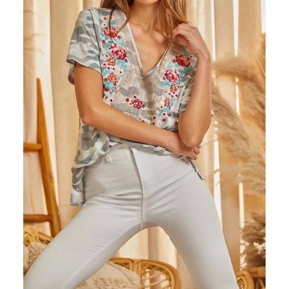 NEW SAVANNA JANE camo print tee in grey - Picture 6 of 6